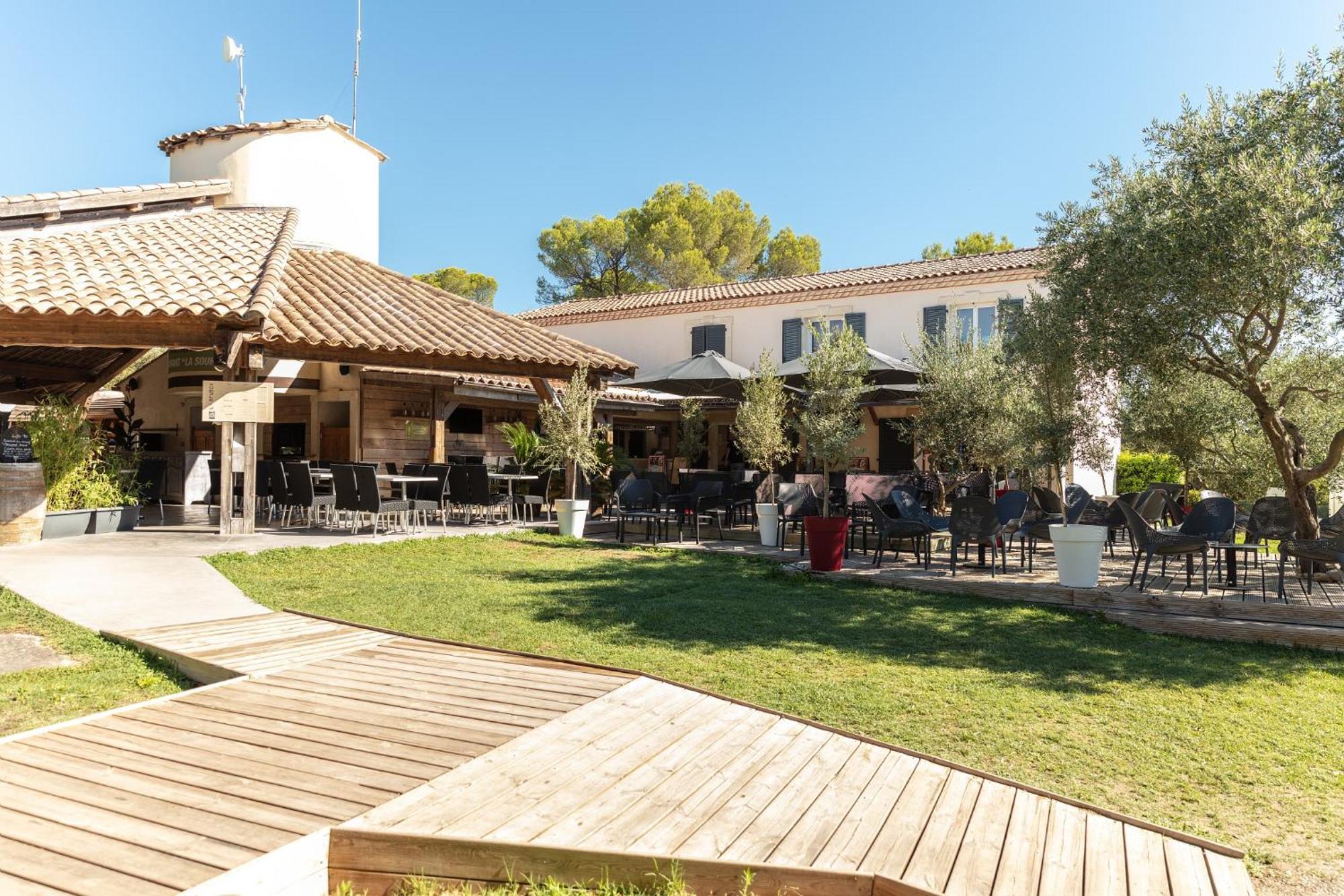 Camping Les Pres Du Roi Sommières Exterior foto